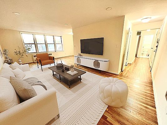 2nd image of 150 Hawthorne St APT 4O