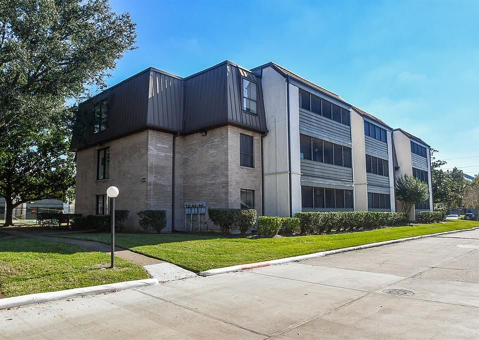 1st image of 3055 Walnut Bend Ln APT 12