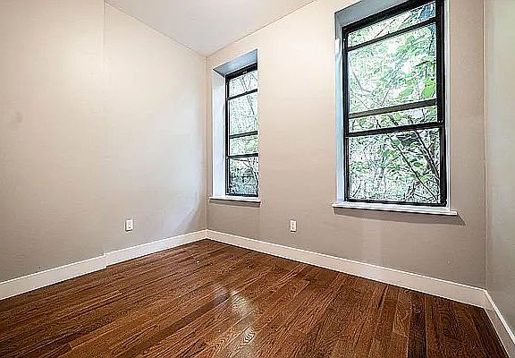 3rd image of 139 Tompkins Ave #3L
