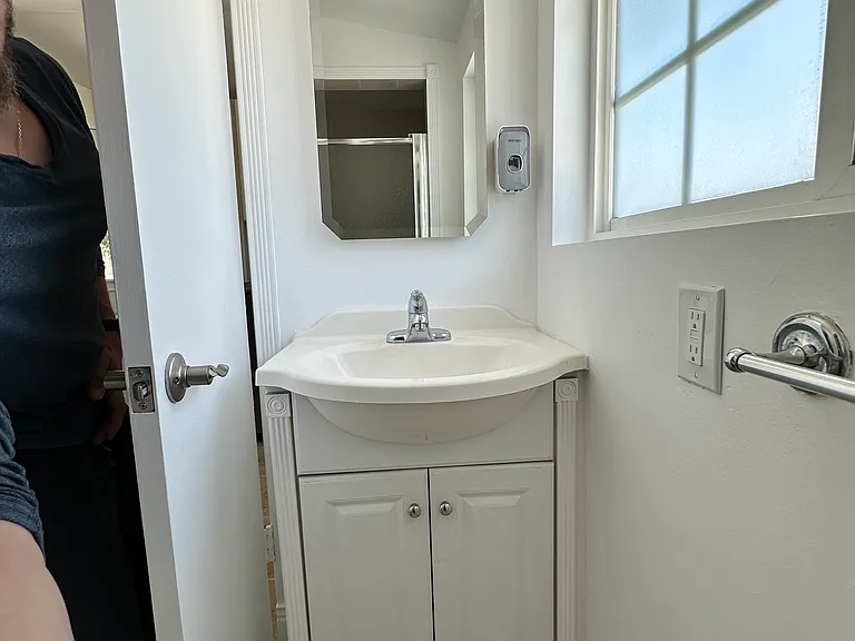 14552 Runnymede St — Photo 54