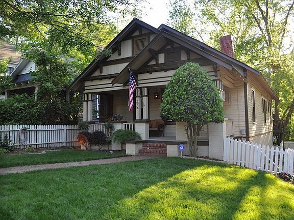 Completely fenced front and side yard gives plenty of green space play area or pets
