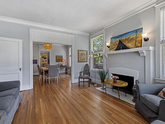 5th image of 2265 Evelyn Ave