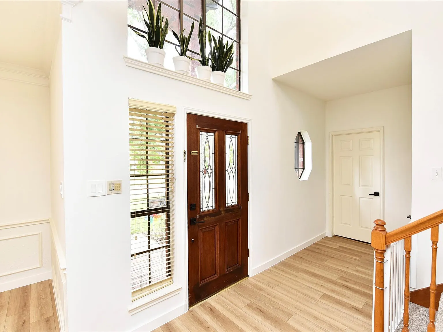 4 bed, 2.5 bath, 2438 sqft, $2,800 — Photo 2
