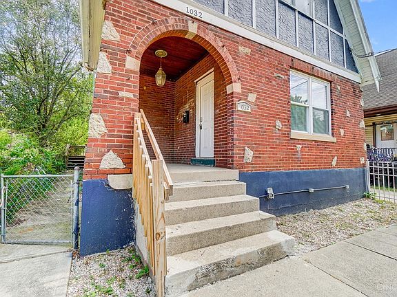 3rd image of 1032 Woodlawn Ave
