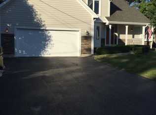 1920 Hazelwood Dr, Lindenhurst, IL