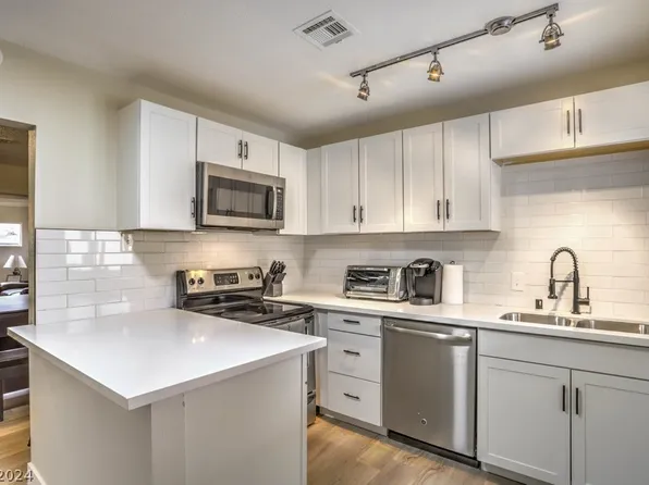 115 Ivy St, Henderson, NV 89015
