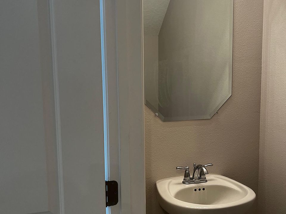 Powder Room 1st Floor