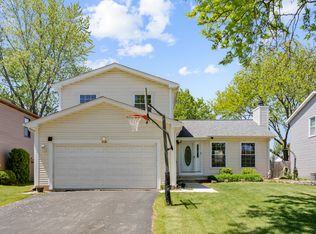 898 Debra Ln, Elk Grove Village, IL 60007