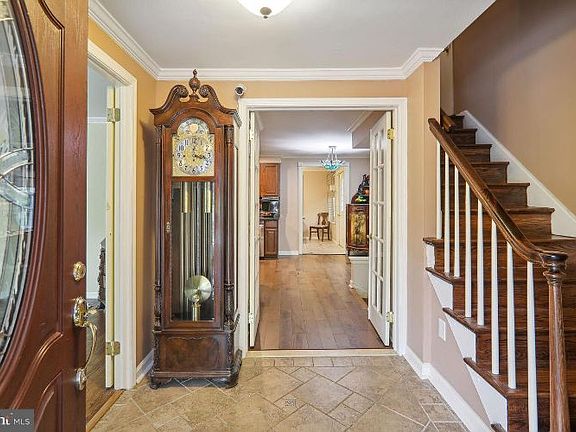 4th image of 127 Barcroft Dr