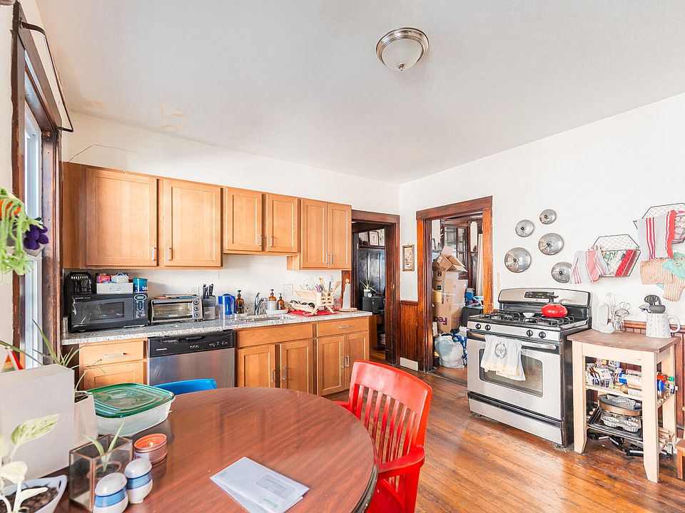 1st image of 25 Thornley St #3R