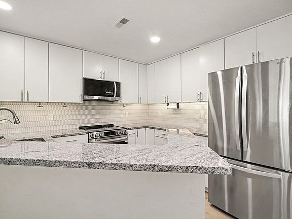 3rd image of 1353 Millbrook Trl