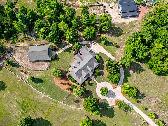 3rd image of 1090 White Oak Way