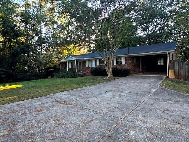 4 bed, 2.0 bath, 1300 sqft, $2,600 — Photo 2