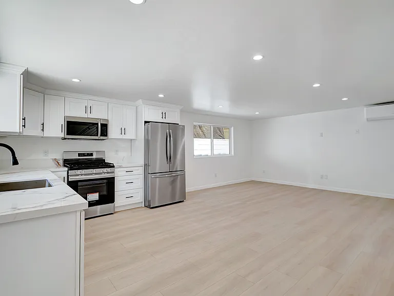 5193 W 20th St #3/4 — Photo 9