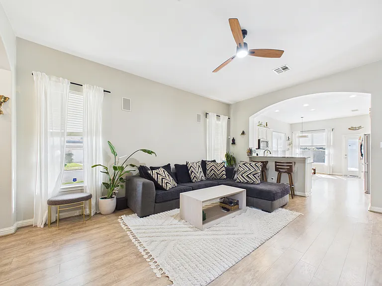 10216 Wind Cave Trl — Photo 3