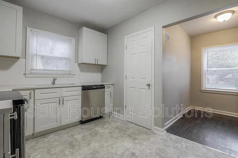 3 bed, 1.0 bath, $1,375 — Photo 4