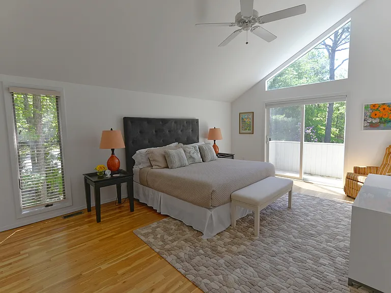 Diane Dr — Photo 12
