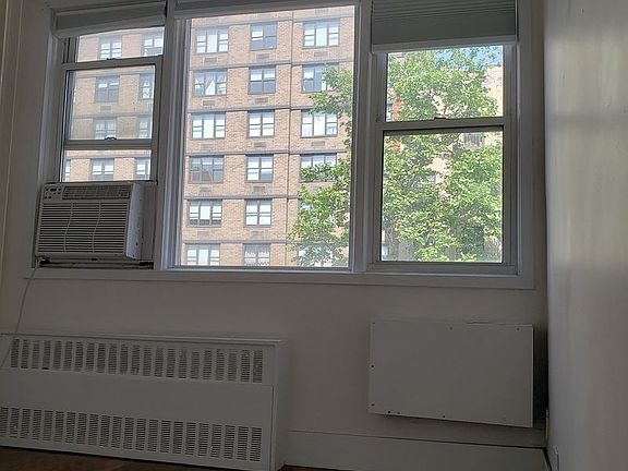 3rd image of 200 E 30th St APT 3F