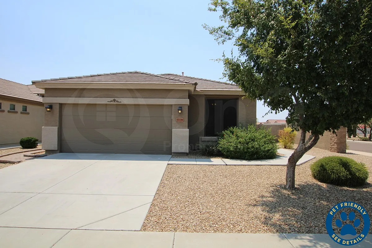4 bed, 2.0 bath, 1869 sqft, $2,299 — Photo 1