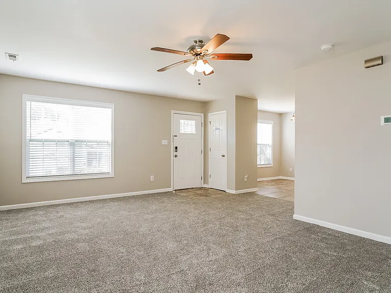 76 Nancy Ct — Photo 5