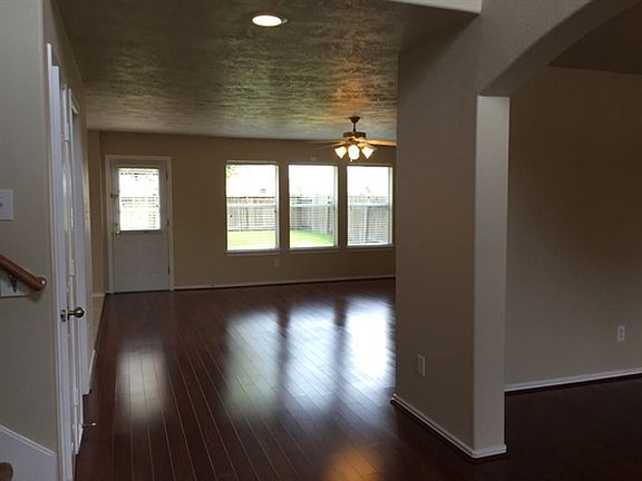 2nd image of 11839 Rainbow Bridge Ln