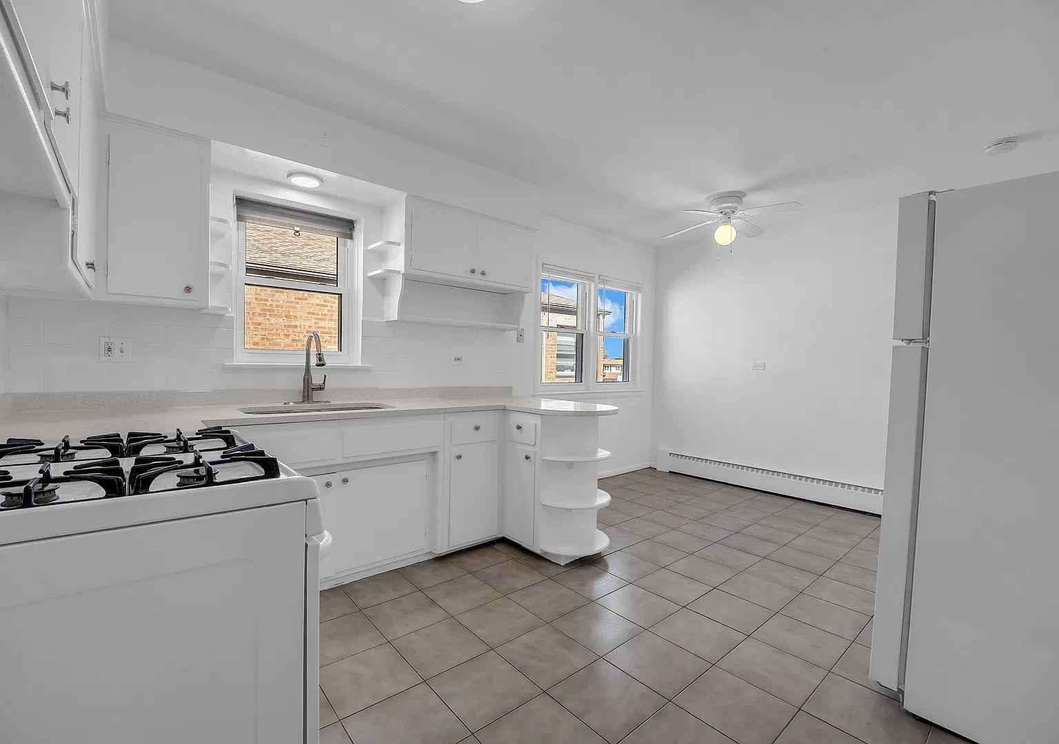 2 bed, 1.0 bath, 900 sqft, $2,300 — Photo 3