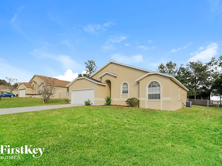 785 Hunt Dr — Photo 2