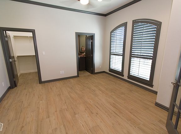 3rd image of 1104 Silverton Dr