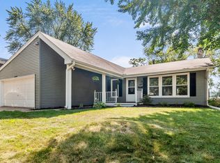 1250 Foxcroft Dr, Aurora, IL 60506