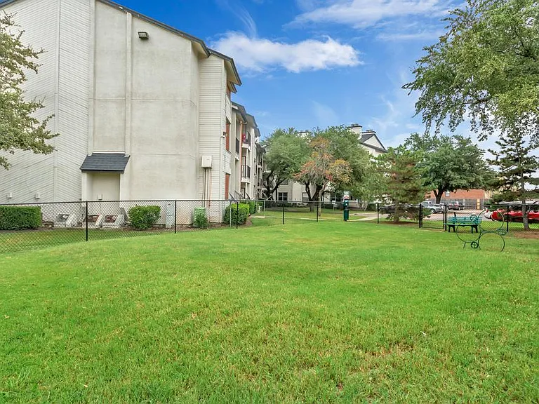 Oak Meadow Apartments — Photo 47