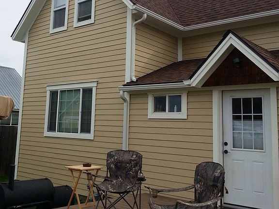 Trex deck and fully fenced 