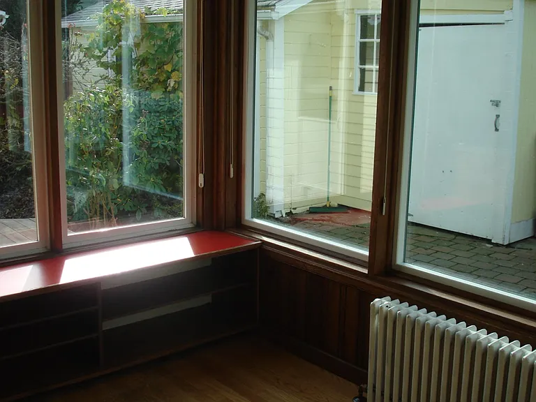 Enjoy the Garden
Trhough the Windows
in the Breakfast Room
