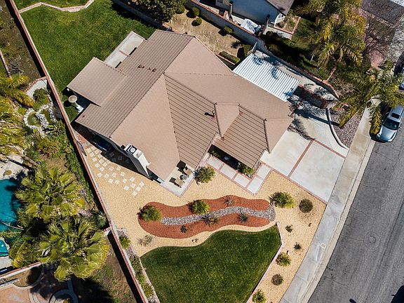 2nd image of 22427 Laurel Pl