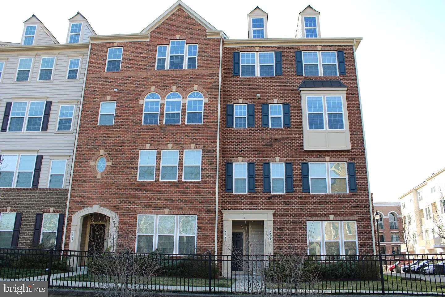 3 bed, 2600 sqft, $3,150 — Photo 2