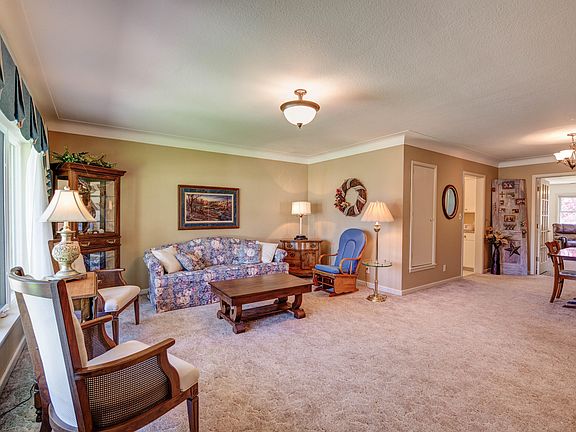 5th image of 1627 Maplecrest Dr