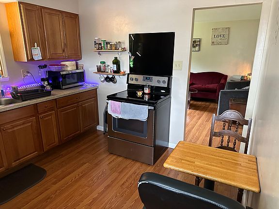 5th image of 912 E 105th St #912