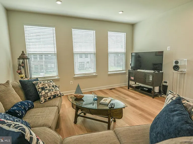 7221 Sprouse Ct — Photo 9