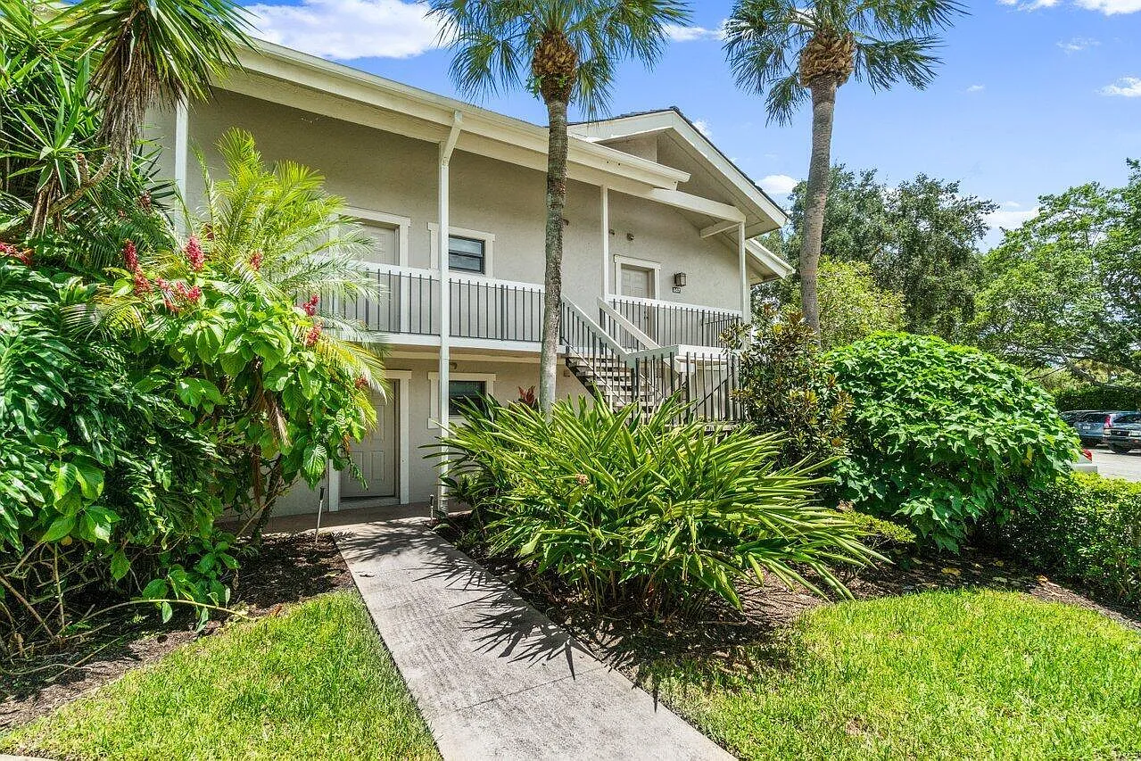 1 bed, 1.0 bath, 900 sqft, $1,950 — Photo 2