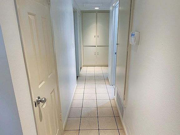 5th image of 3223 E Vermillion St