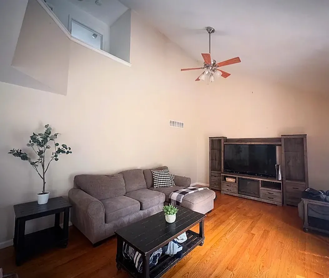 1483 Earie Way — Photo 4