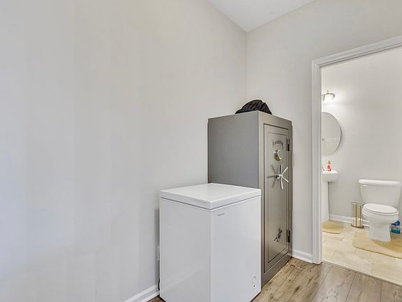5th image of 213 Setter Ct NE