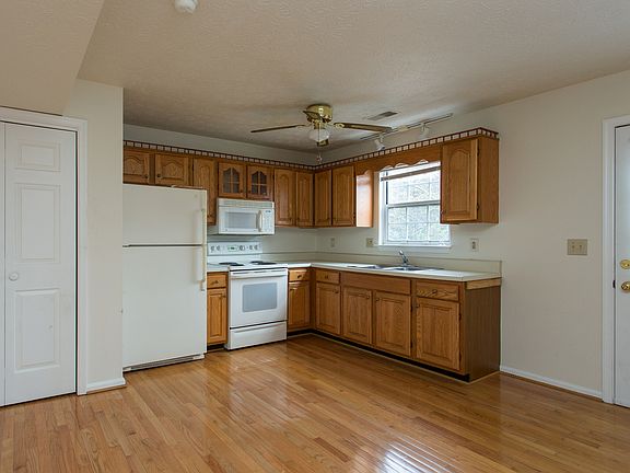 2nd image of 697 Stonewall Dr