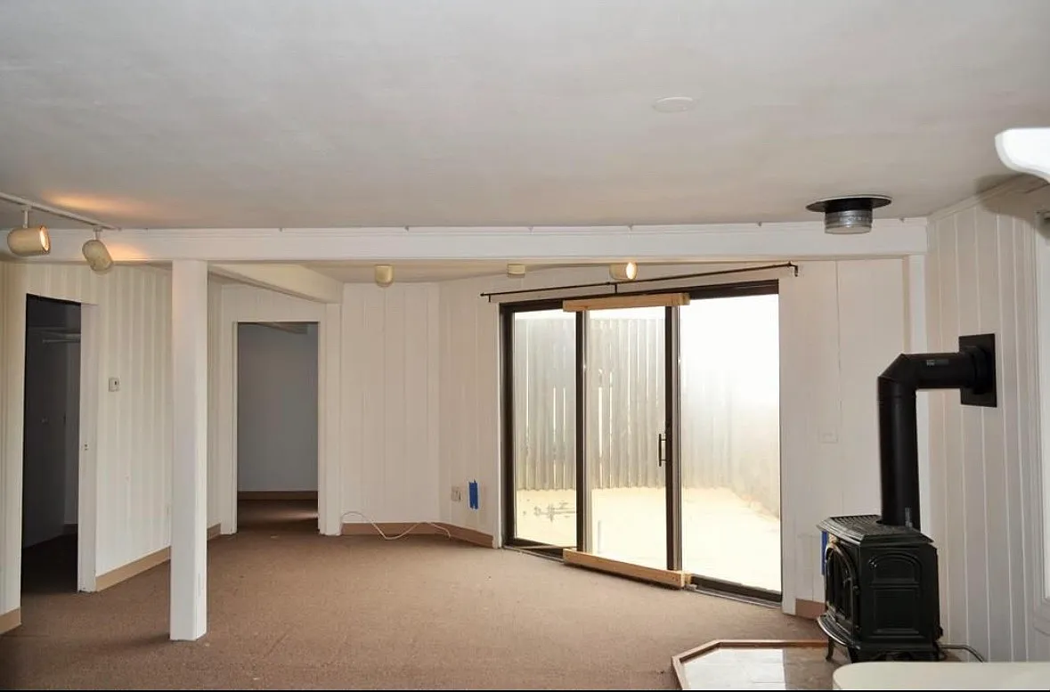 Building Photo - 24 55th St