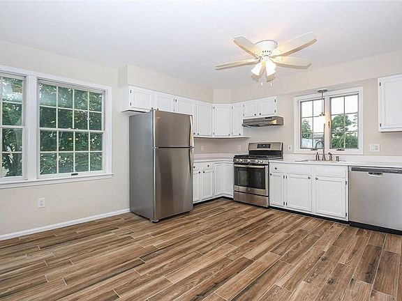 4th image of 222 Lakeview Ave #A