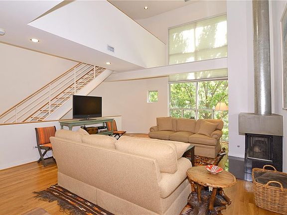 2nd image of 4123 Travis St
