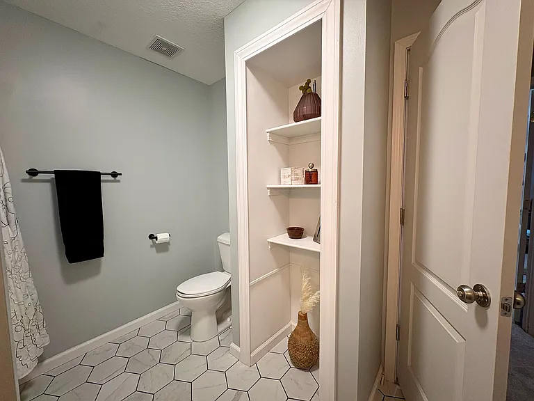 Full Bathroom 3 (Basement)