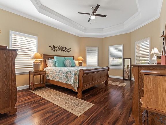 3rd image of 7 Lake Charles Ln