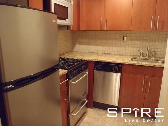 4th image of 10 E 13th St APT 3G
