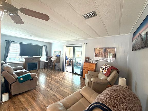 5th image of 6433 Lakewood Dr #729