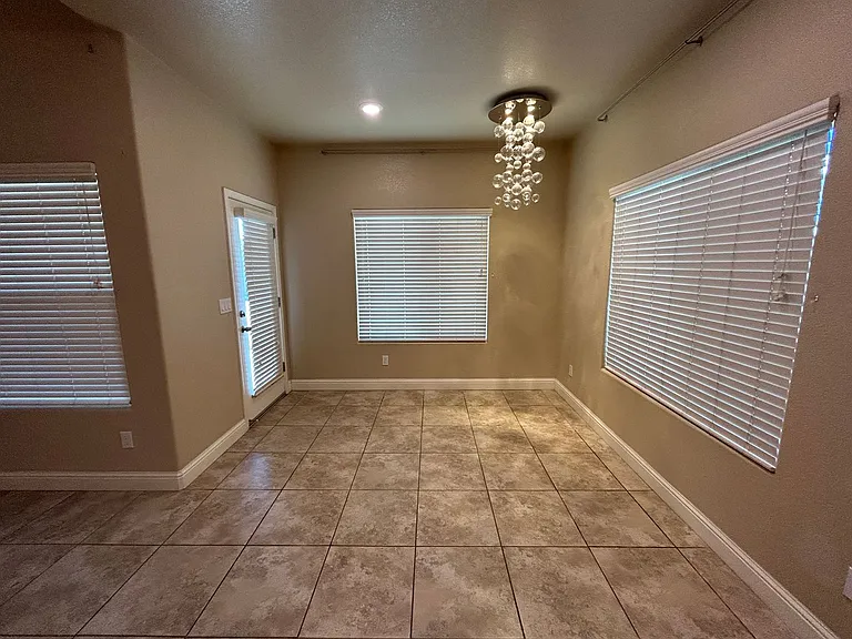 3731 W Vine Ave — Photo 7